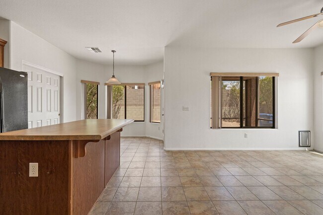 Building Photo - Nice Two-Story Family Home In Rita Ranch w...