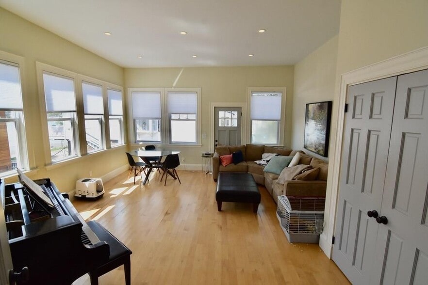 Building Photo - 201 Savin Hill Ave