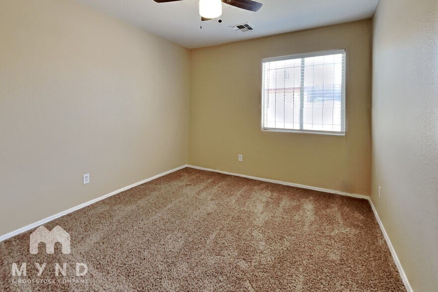 Building Photo - 2434 E Roeser Rd