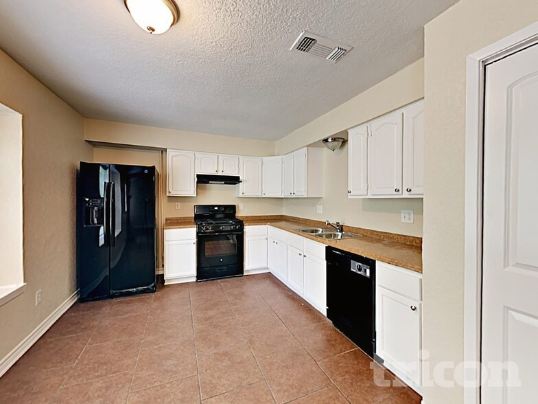 Building Photo - 6515 Ridge Cir Dr