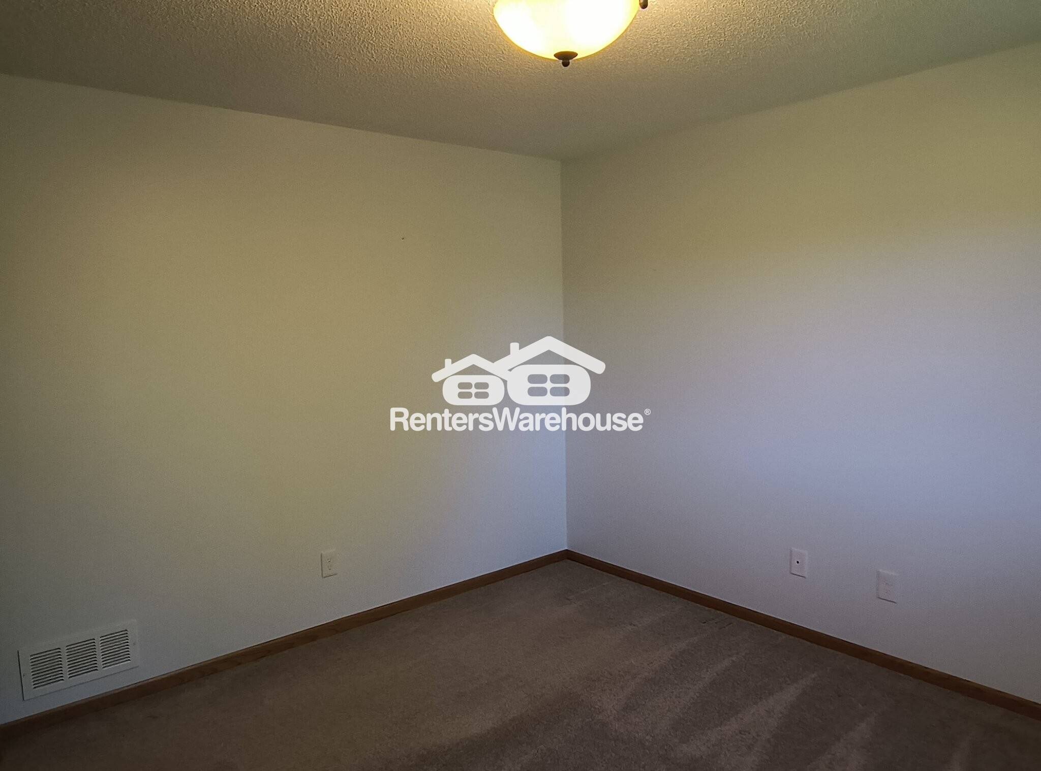 Building Photo - 950 Butte Ct