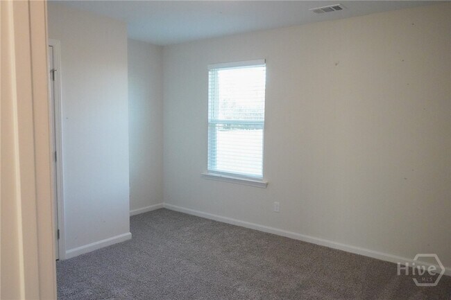 Building Photo - 270 Cromer St