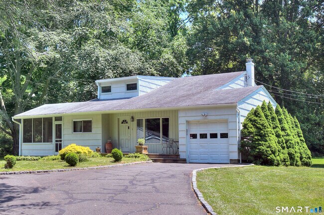 Building Photo - 5 Guyer Rd