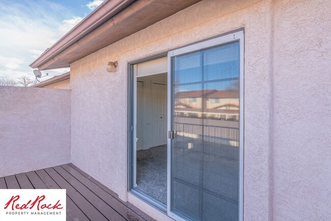 Building Photo - Charming 2 Bedroom Townhome