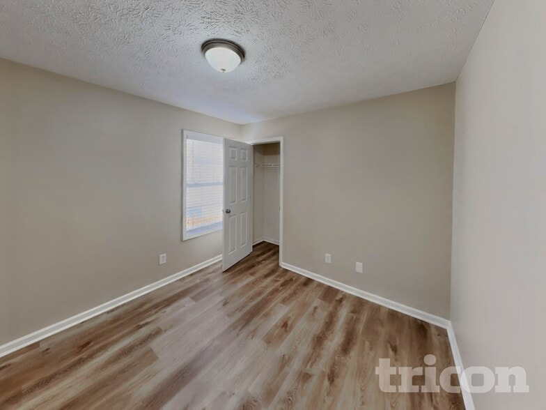 Building Photo - 989 Chesire Way