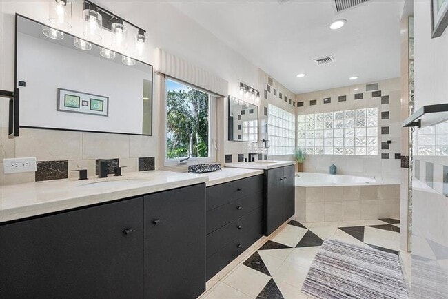 Building Photo - 2484 SE 12th St