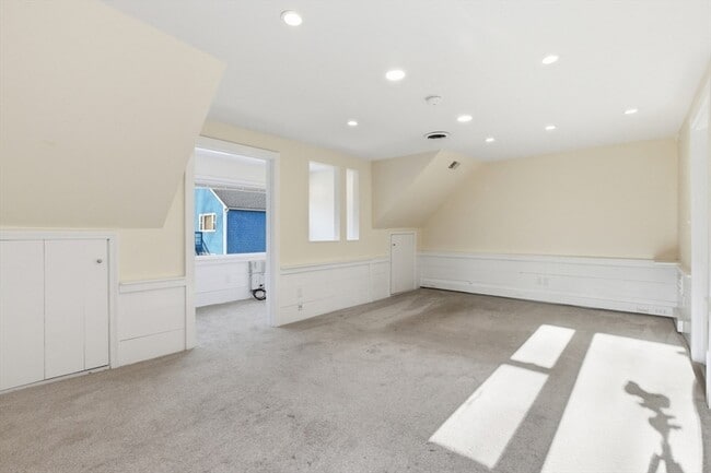 Building Photo - 294 Great Rd