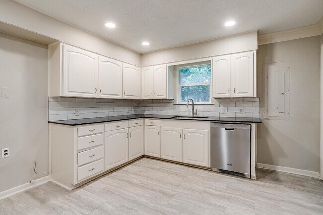 Building Photo - Charming 3-Bed, 2-Bath Home in Fort Worth'...