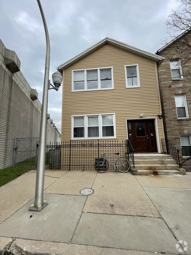 Building Photo - 2567 S Emerald Ave