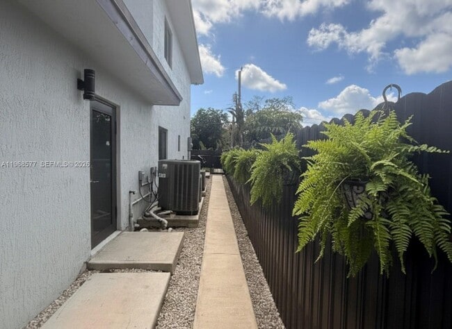 Building Photo - 1720 NW 110th Terrace