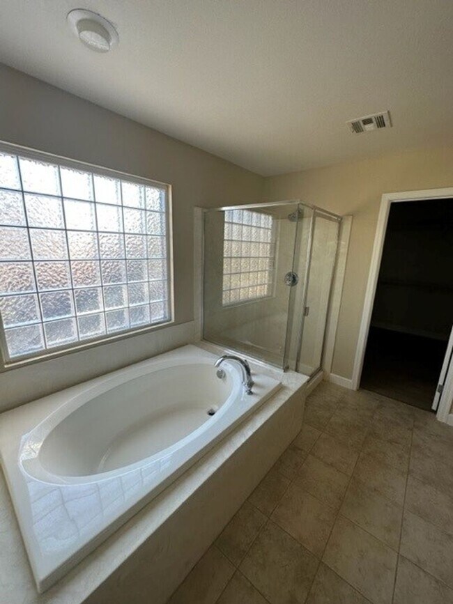 Building Photo - Beautiful 4 bedroom home In Paseos Summerlin - 2 Weeks free 1st month rent!!! Minutes from DT Sum...