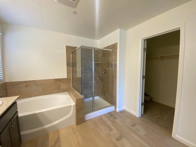 Building Photo - 3 BR 2 BA Available Now