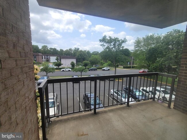 Building Photo - 9730 Kingsbridge Dr