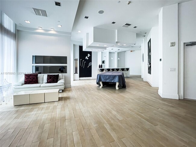 Building Photo - 350 S Miami Ave