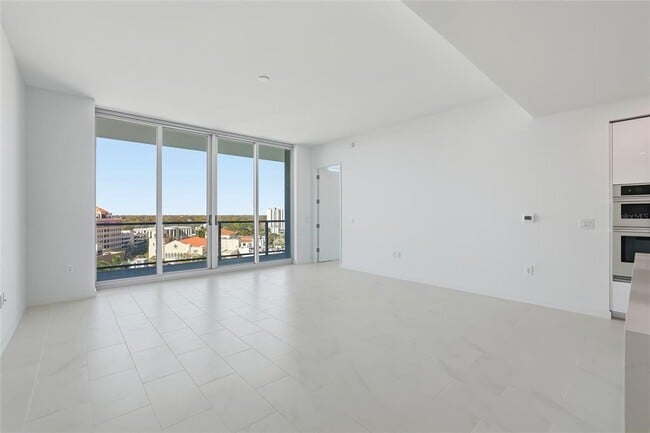 Building Photo - 400 Central Ave