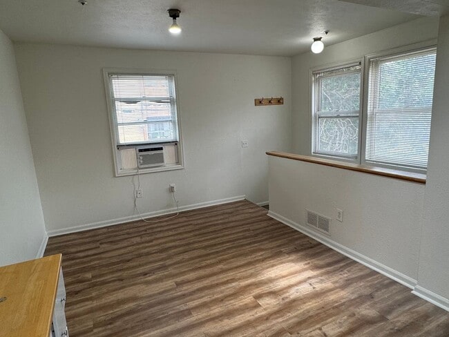 Building Photo - Goss Street Duplex