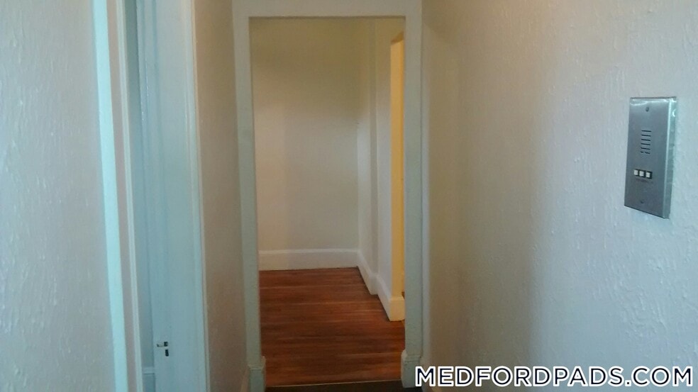 Building Photo - 53 Fellsway W