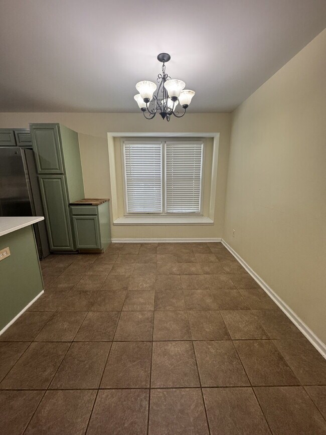 Building Photo - "Charming 3-Bedroom Retreat with Fireplace & Hardwood Floors in Fletcher, NC"