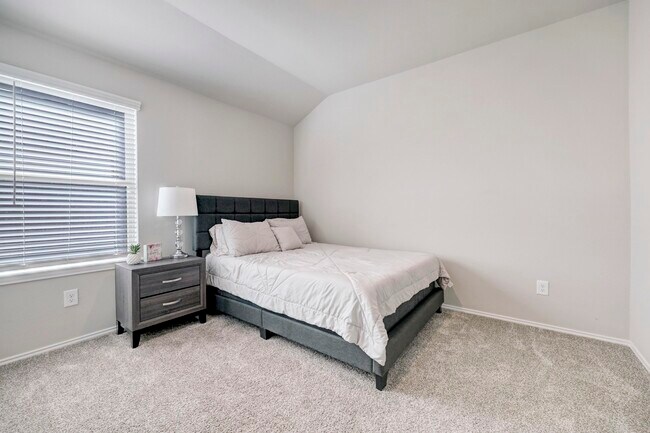 Building Photo - 4306 Isoletta Ct