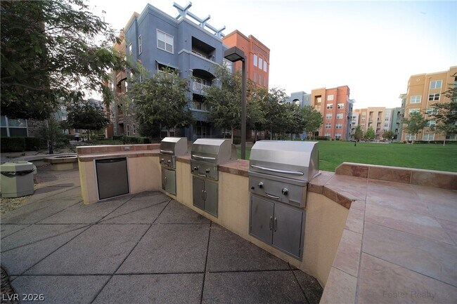 Building Photo - 68 E Serene Ave