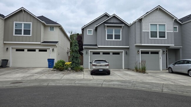 Building Photo - Amazing 3 bedroom home