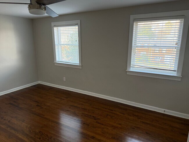 Building Photo - Comfort & Style: 2-Bedroom Raleigh Townhouse - 6-Month Lease Term
