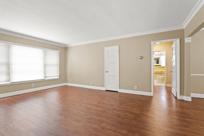 Building Photo - 1525 S Beverly Dr