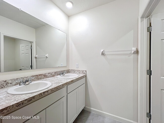 Building Photo - 870 Remington Green Dr SE