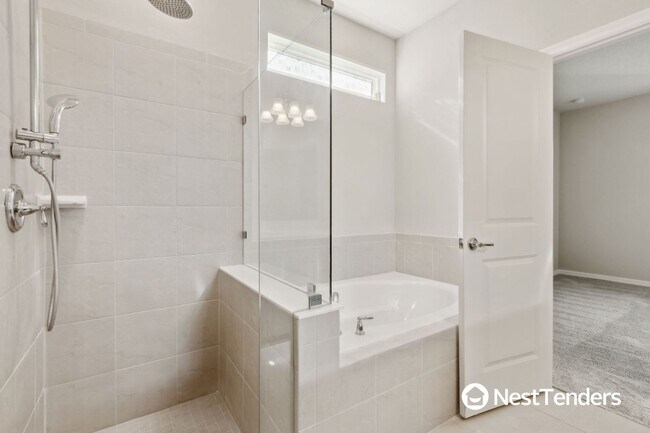 Building Photo - Stunning Northside Home!