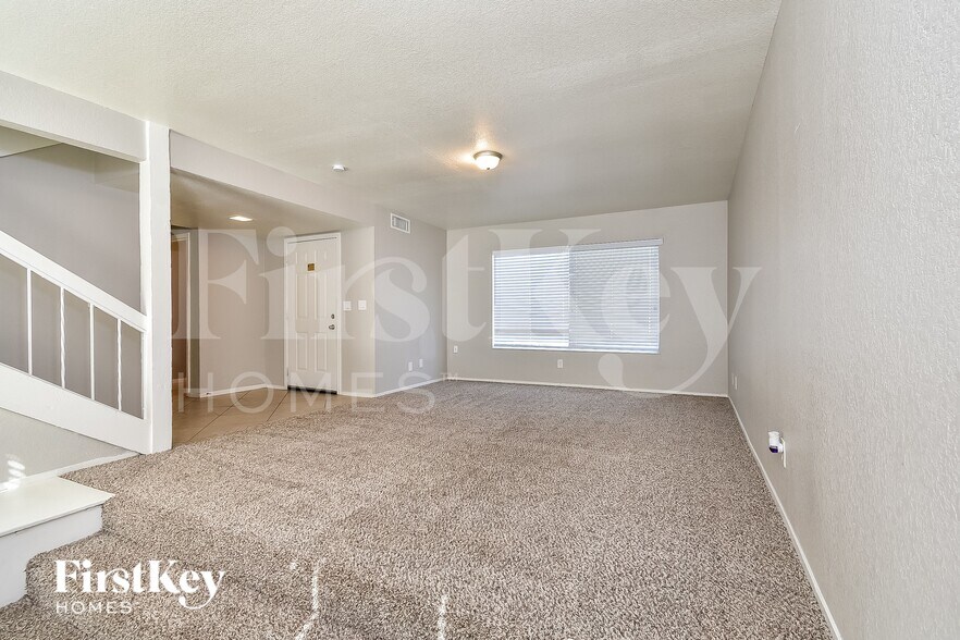 Building Photo - 3909 Almondwood Dr