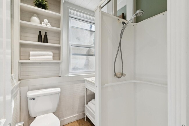 Building Photo - 1228 Catharine St