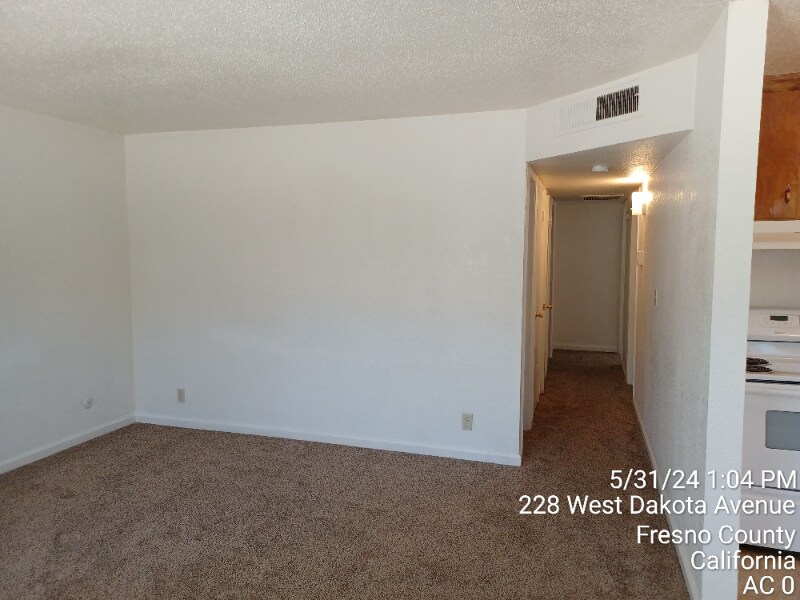 Building Photo - 212 W Dakota Ave