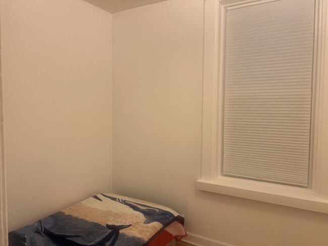 Building Photo - 920 N Wolcott Ave