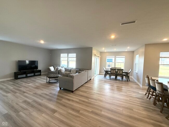 Building Photo - 2079 Dixon Crk Dr