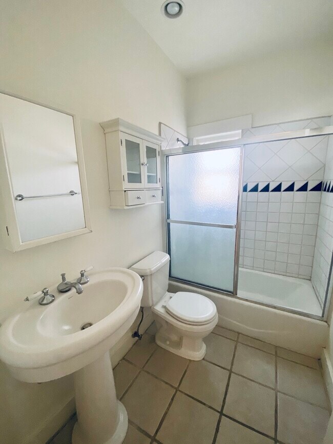 Building Photo - For Rent