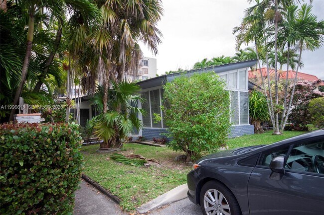 Building Photo - 1050 92nd St