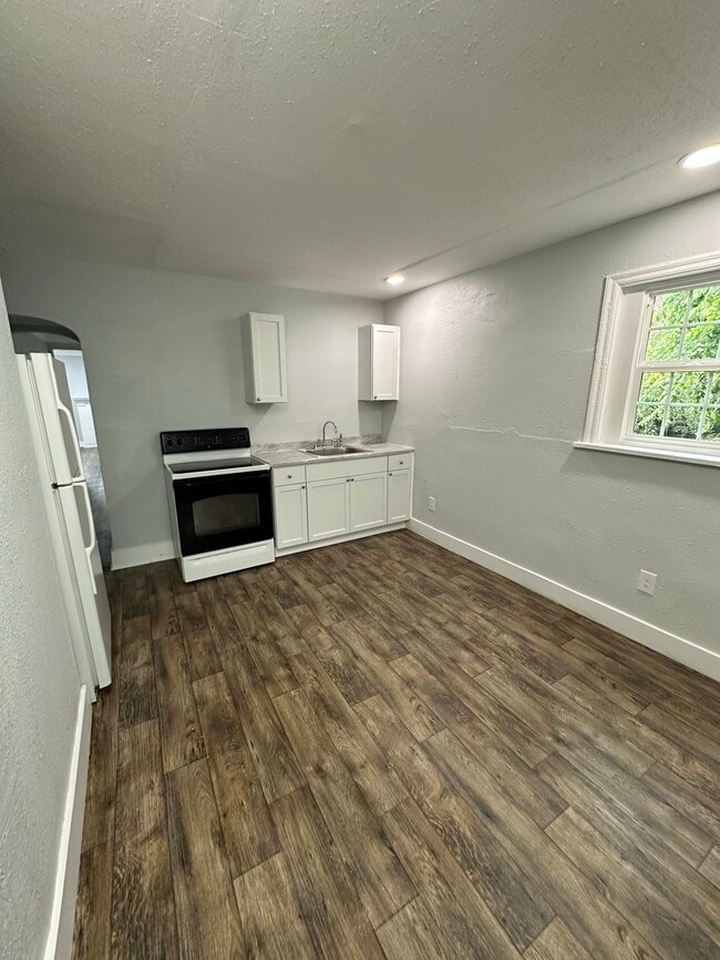 Building Photo - 5088 Queens Ave