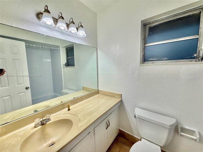 Building Photo - 2500 SW 81st Ave
