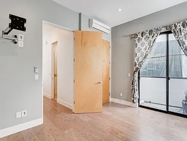 Building Photo - RARE Luxurious 3 Bedroom + Office in Hillcrest / Mission Hills