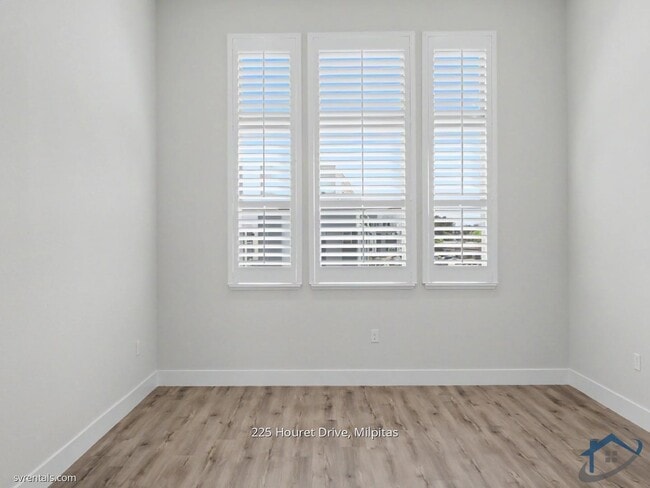 Building Photo - 225 Houret Dr