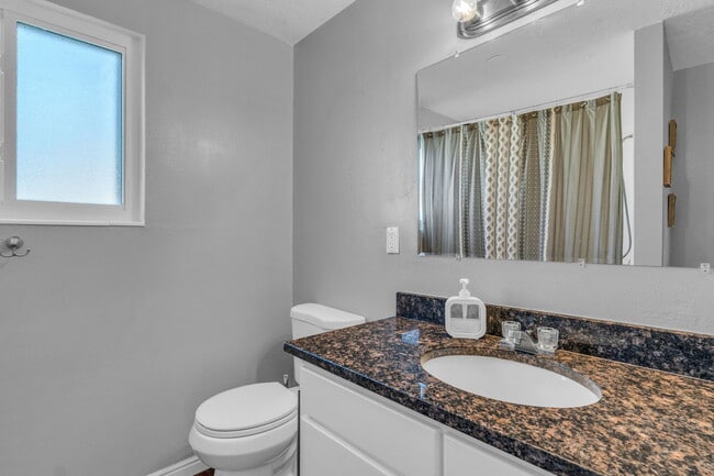 Building Photo - 1992 Afton Cir