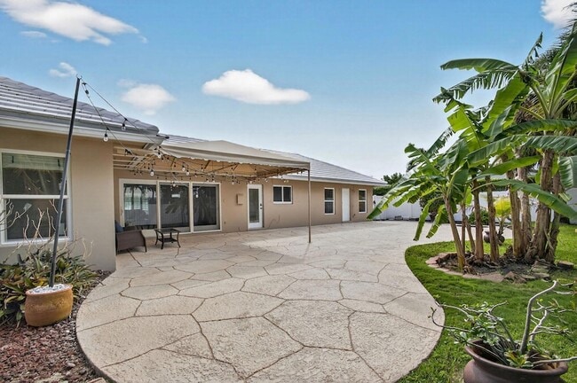Building Photo - 1206 Dolphin Rd