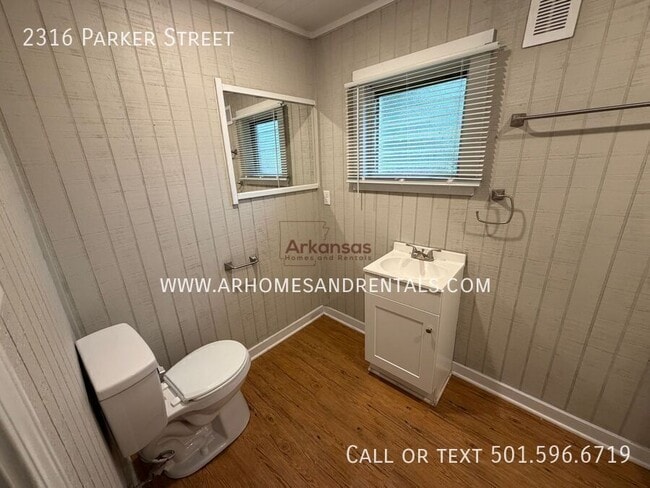 Building Photo - 2316 Parker St