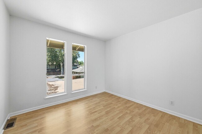 Building Photo - Spacious 2BD/1.5BA Fremont Townhouse | In-Unit W/D | Community Pool & Hot Tub | Carport Parking