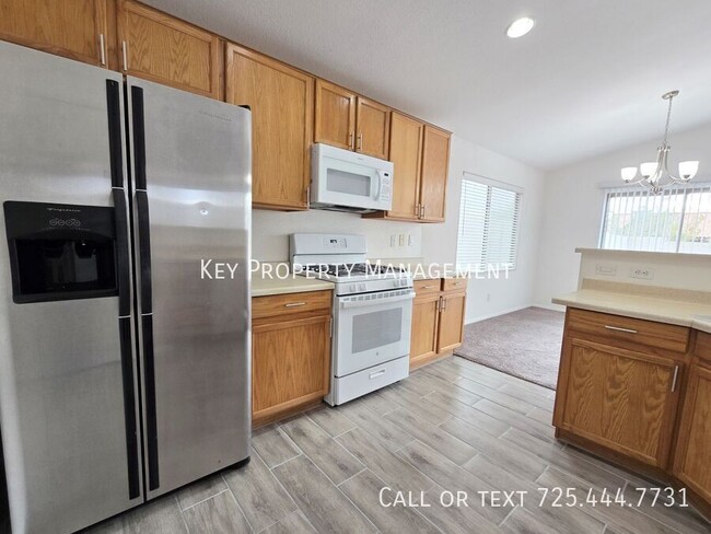 Building Photo - *ADORABLE, BRIGHT AND OPEN 3 BED/ 2 BATH H...