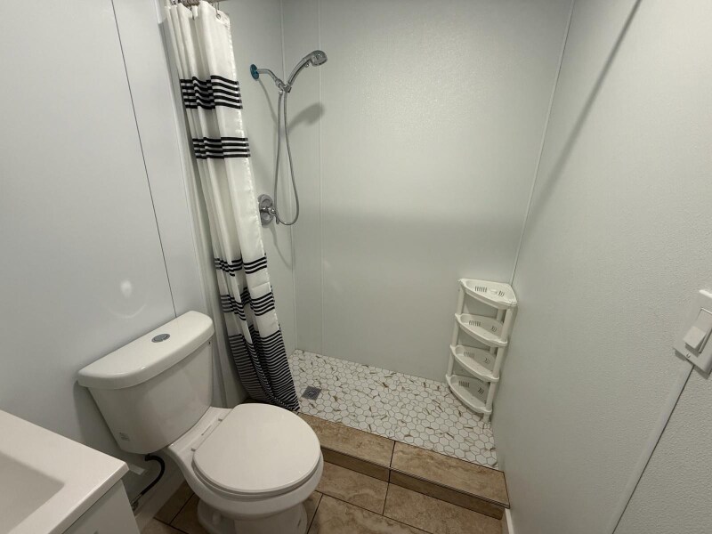 Building Photo - 231 W 41st St