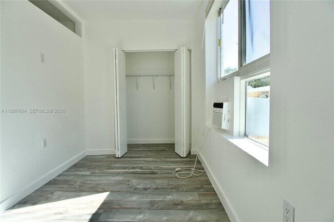 Building Photo - 1036 SW 5th St