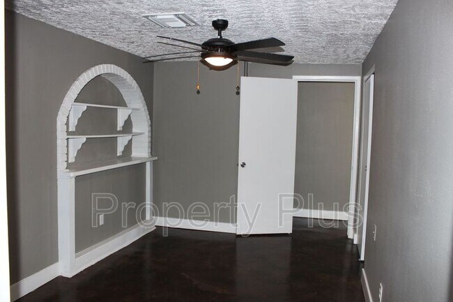 Building Photo - 1228 S McKemy St