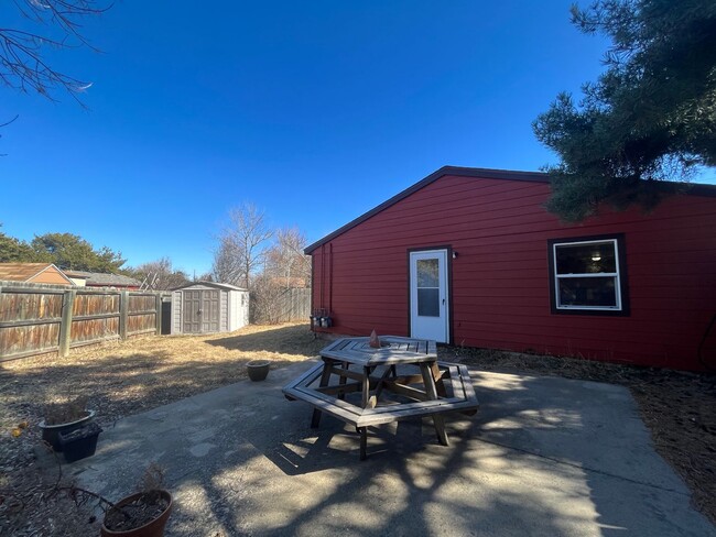 Building Photo - Adorable Duplex Close on West Side of Fort...