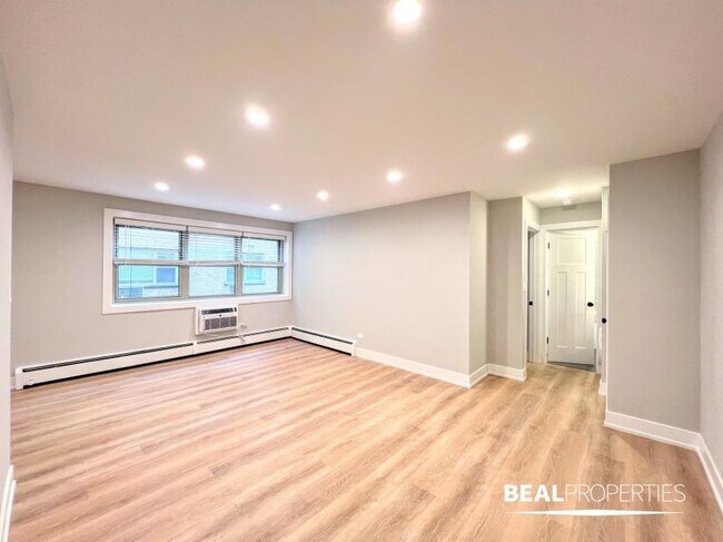 Building Photo - 1 bedroom in CHICAGO IL 60657